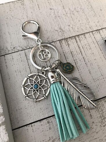 سلسلة مفاتيح دريم كاتشر لعيد الميلاد الثامن عشر للفتيات، مغلفة في صندوق مختوم باليد in Kuwait