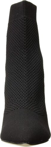 ميا ماكينلي in Kuwait