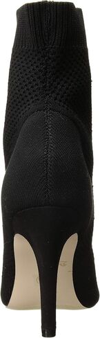 ميا ماكينلي in Kuwait