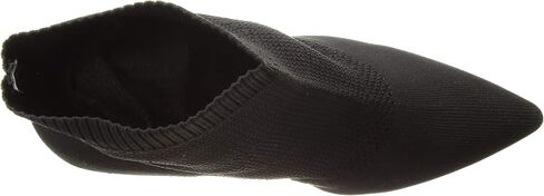 ميا ماكينلي in Kuwait