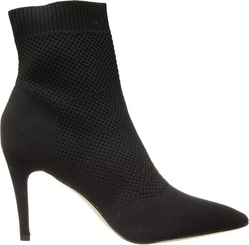 ميا ماكينلي in Kuwait