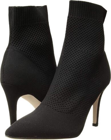 ميا ماكينلي in Kuwait