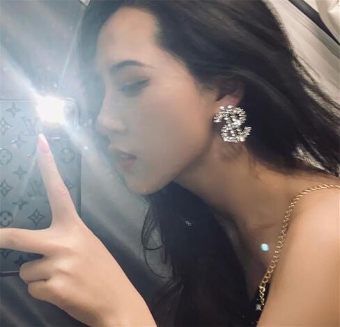 Rhinestone Dollar Sign Stud Earrings.Charm Crystal Money Currency Stud Earrings Ins Rich Symbol Funny Jewelry Gifts for Women Girls in Saudi Arabia
