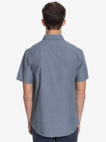 تي شيرت Quiksilver رجالي بأكمام قصيرة بأزرار للأسفل بأزرار سفلية in Saudi Arabia