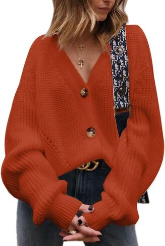 سترة حريمي من Askdan برقبة على شكل حرف V وأزرار سفلية وأكمام واسعة من الحياكة الأساسية in Kuwait