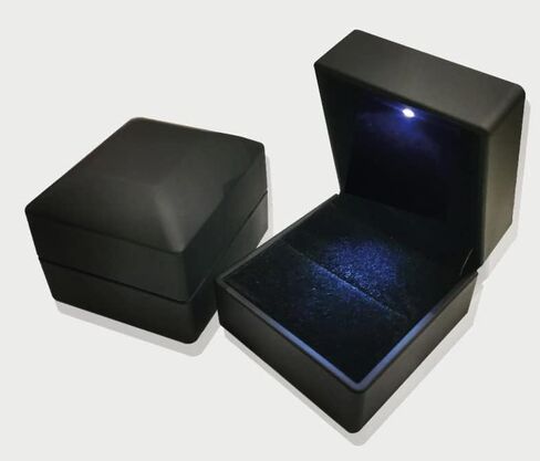 صندوق مجوهرات Gothika LED المضيئ الاحترافي للعرض الدائري - مثالي لاقتراحات الزفاف والهدايا الخاصة والمناسبات! إلقاء الضوء على حبك in Kuwait