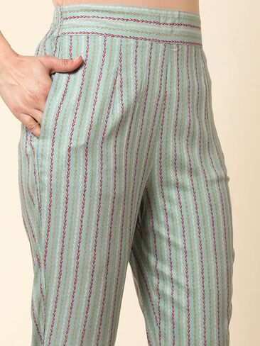 طقم رداء كورتا دوباتا مطرز للنساء من باني in Kuwait