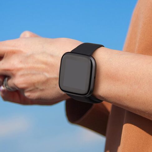 أحزمة سيليكون AK متوافقة مع Fitbit Versa 2 / Fitbit Versa/Versa Lite/Versa SE Bands للنساء والرجال، أساور معصم رياضية بديلة كلاسيكية ناعمة لساعة Fitbit Versa 2 الذكية (أسود) in Kuwait