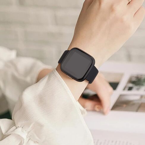 أحزمة سيليكون AK متوافقة مع Fitbit Versa 2 / Fitbit Versa/Versa Lite/Versa SE Bands للنساء والرجال، أساور معصم رياضية بديلة كلاسيكية ناعمة لساعة Fitbit Versa 2 الذكية (أسود) in Kuwait