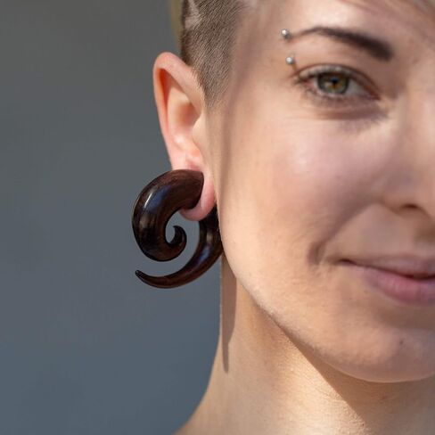 أجهزة القياس المستدقة الخشبية الفاخرة من Earth Accessories | نقالات لولبية مصنوعة يدويًا للرجال والنساء | صديقة للبيئة وأخلاقية in Kuwait