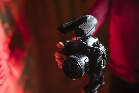 SENNHEISER Professional MKE 400 Directional On-Camera Shotgun Microphone with 3.5mm TRS and TRRS Connectors for DSLR, Mirrorless & Mobile , Connects with Auxiliary in Saudi Arabia
