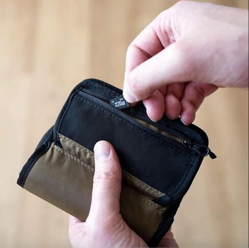 نوماتيك حافظة بطاقات الذاكرة من ماكينون - حامل واقي متين لبطاقة ذاكرة اس دي، يناسب 6 بطاقات اس دي و2 سي فاست مع جيب بسحاب لميني اس دي in Kuwait