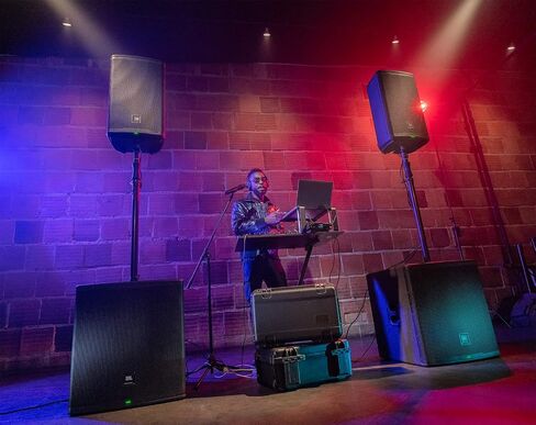 JBL Professional EON710 Powered PA Speaker with Bluetooth, 10 inch, 1300 Watt, Wired Electric, Black in Kuwait