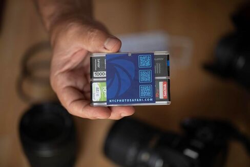 (حزمة) حافظة بطاقات ذاكرة SD رفيعة وصغيرة الحجم مع ورقة غش للتصوير الفوتوغرافي/حجم بطاقة الائتمان، حافظة تخزين محمولة خفيفة الوزن لحمل 4 بطاقات SD SDHC SDXC in Kuwait