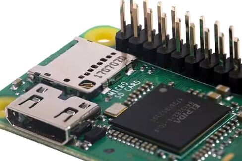 Raspberry Pi Zero WH، واي فاي/بلوتوث 4.1، بلوتوث منخفض الطاقة، رأس 40 دبوس متوافق مع القبعة، موصل كاميرا CSI، USRT، SPI، I2C، مع رؤوس in Saudi Arabia