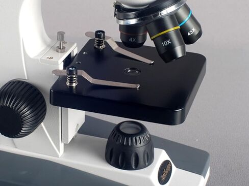 AmScope M148 مجهر أحادي مركب، عدسة WF10x، تكبير 40x-400x، إضاءة LED، Brightfield، مكثف أحادي العدسة، مرحلة عادية، 110 فولت أو يعمل بالبطارية، أبيض in Saudi Arabia