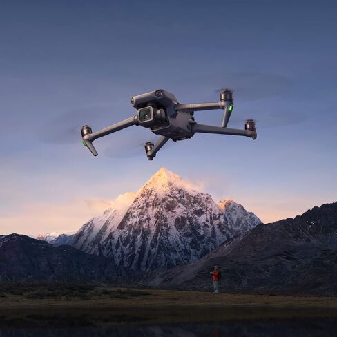 DJI Mavic 3 Classic، طائرة بدون طيار مع كاميرا 4/3 CMOS Hasselblad للمحترفين، فيديو بدقة 5.1K HD، وقت طيران 46 دقيقة، استشعار العوائق متعدد الاتجاهات، نطاق نقل 15 كم، عودة ذكية إلى المنزل in Kuwait