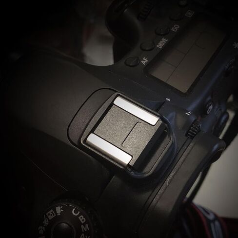 غطاء غطاء الحذاء الساخن المعدني الأسود من Elefront لكاميرات Canon EOS 5D Mark IV، 5D Mark III، 1D Mark III، 7D، 6D Mark II، 77D، 80D، EOS Rebel T7i، T6s، T6i in Kuwait