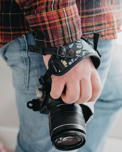 حزام يد الكاميرا، قبضة كاميرا آمنة سريعة الحريق، حزام كاميرا مبطن متوافق مع كاميرات سوني بدون مرآة وكاميرات DSLR، هدايا عيد الميلاد وأشياء تخزين، حزام كاميرا معصم مريح ممتاز in Kuwait