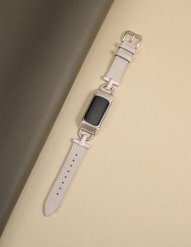 سوار جلدي من Wearlizer متوافق مع Fitbit Charge 5 Bands للنساء، سوار معصم بديل بحزام جلدي نحيف أنيق مع إبزيم معدني على شكل D لسوار Fitbit Charge 5 in Kuwait
