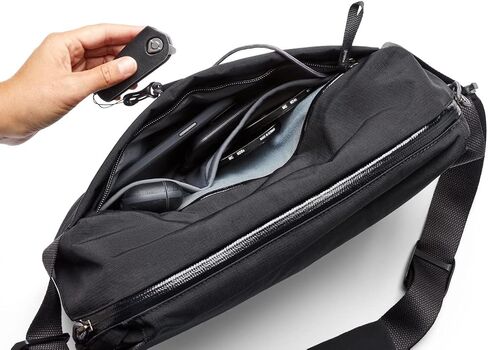 Bellroy Venture Camera Sling 10L (حقيبة التصوير الفوتوغرافي) - منتصف الليل in Kuwait