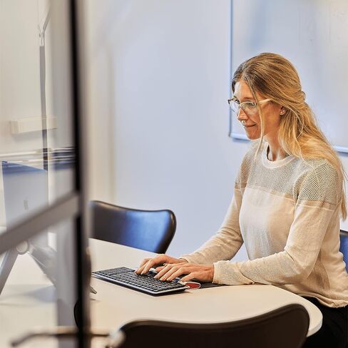 Contour Design RollerMouse Mobile - ماوس لاسلكي مريح - ماوس بلوتوث لاستخدام الكمبيوتر المحمول - ماوس كمبيوتر يمكن استخدامه بكلتا اليدين للسفر - متوافق مع أجهزة Mac والكمبيوتر الشخصي - (12 بوصة، 0.6 رطل) in Kuwait