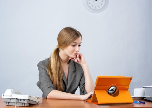 حافظة لجهاز iPad الجيل التاسع (2021)/ 2020 iPad الجيل الثامن/ 2019 iPad الجيل السابع لأغطية حافظة iPad مقاس 10.2 بوصة، حافظة واقية دوارة 360 درجة مع وظيفة النوم (أرجواني) in Kuwait