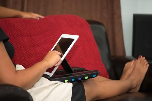 بروب آند غو سليم - وسادة آيباد مع زاوية تحكم قابلة للتعديل لأجهزة آيباد إير، آيباد ميني، آي باد برو، ايفون، تابلت، قارئ إلكتروني، والمزيد (بولكا دوت) in Kuwait