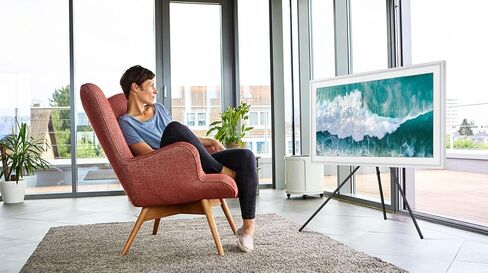 حامل تلفزيون دوار تلقائي من سامسونج، متوافق مع VESA مقاس 400 × 300، يناسب أجهزة تلفزيون مقاس 55 بوصة، متوافق مع سلسلة QN95B وQN700B، VG-ARAB43STD/ZA، 2022 in Saudi Arabia