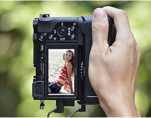 مقبض بطارية رأسي متوافق مع سوني A6600 مع كابل تحرير الغالق للتصوير العمودي، يحمل بطاريات NP-FZ100 أو 2 (البطاريات غير مدرجة) in Kuwait