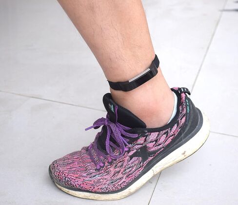 سوار معصم مرن قابل للتعديل / سوار كاحل متوافق مع جهاز تتبع اللياقة البدنية فيتبيت التا اتش ار/التا، سوار مطاطي للرجال والنساء (اسود), Medium, بدون أحجار كريمة in Kuwait