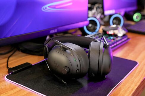 WC Freeze Blackshark - وسائد أذن جل تبريد لـ 2020-2022 Razer Blackshark V2 & V2 Pro (لا تناسب طراز 2023) من Wicked Cushions - تعزيز الراحة والسمك وعزل الصوت | أسود in Kuwait