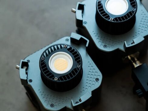 Aputure Amaran 60d S، Amaran 60D COB Daylight LED Video Light، 65W 5600k App Control 8 تأثيرات إضاءة مدمجة DC / AC Power Supply إصدار ترقية Amaran 60D in Saudi Arabia