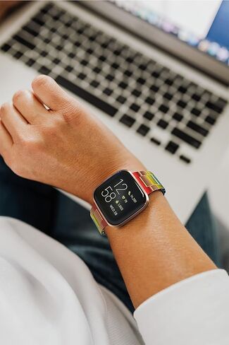 سوار GELISHI ملون متوافق مع أساور Fitbit Versa/Versa 2 /Versa Lite، سوار ساعة معدني رفيع للغاية من الألومنيوم سريع الفك بديل للنساء والفتيات - قوس قزح in Kuwait