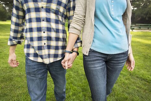 يناسب سوار معصم فيتبيت Flex اللاسلكي للنشاط والنوم، رمادي داكن in Kuwait