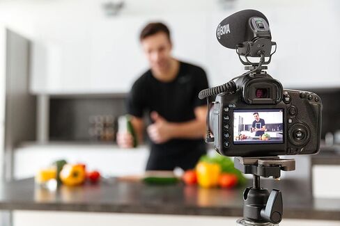 Boya BY-BM3030 ميكروفون على الكاميرا لكاميرات DSLR وكاميرات الفيديو بدون مرآة، أسود in Kuwait