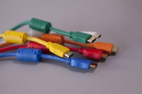 Monoprice HDMI High Speed Cable - 4K@60Hz, HDR, 18Gbps, YUV 4:4:4, 28AWG, With Ferrite Cores, 6 Feet, Black - Select Series in Saudi Arabia