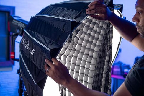 المخزون الأمريكي Aputure Light Dome III (35 بوصة) صندوق تثبيت Bowens Softbox، صندوق ناعم دائري مدمج سريع الطي لسلسلة Amaran 150c و300c وLight Storm... in Kuwait