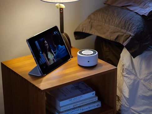 مكبر صوت ZVOX AV70 مزود بتقنية المساعدة السمعية، وميكروفون، ومكبر صوت للمؤتمرات، وبطارية قابلة لإعادة الشحن، واتصال بلوتوث لاسلكي للاستماع إلى الموسيقى والأفلام من الكمبيوتر اللوحي أو الهاتف أو الكمبيوتر المحمول أو التلفزيون in Kuwait