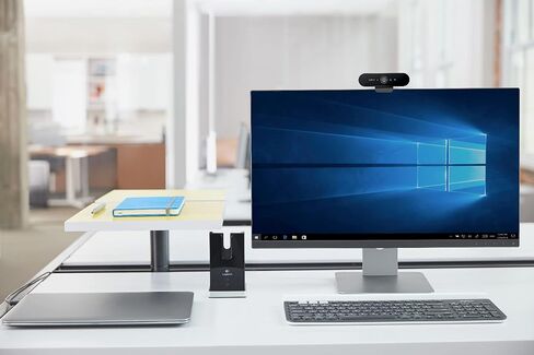 كاميرا ويب Logitech 4K Pro، دقة 4K بمعدل 30 إطارًا في الثانية، تركيز تلقائي، مجال رؤية قطري عريض 90 درجة، تكبير رقمي 5X، RightLight 3 مع HDR (متجدد) in Saudi Arabia