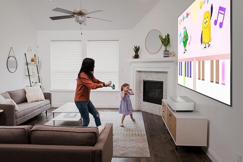 جهاز عرض Epson EpiqVision Ultra LS800 Ultra Short Throw 3-Chip 3LCD Smart Streaming Laser Projector، 4000 Lumens، 4K PRO-UHD، HDR، 150 بوصة، تلفزيون Android، 2.1ch Yamaha مكبرات صوت مدمجة - أسود in Kuwait