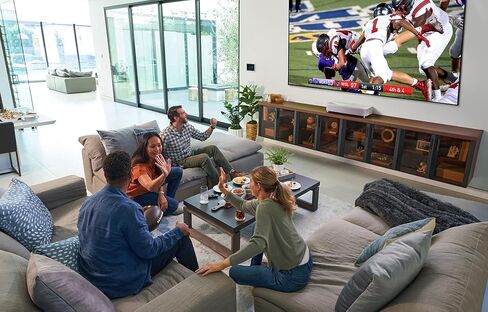 جهاز عرض Epson EpiqVision Ultra LS800 Ultra Short Throw 3-Chip 3LCD Smart Streaming Laser Projector، 4000 Lumens، 4K PRO-UHD، HDR، 150 بوصة، تلفزيون Android، 2.1ch Yamaha مكبرات صوت مدمجة - أسود in Kuwait