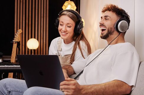 بيير دايناميك سماعات رأس ستوديو دي تي 880 250 اوم برو شبه مفتوحة بلون اسود (اصدار محدود) in Kuwait