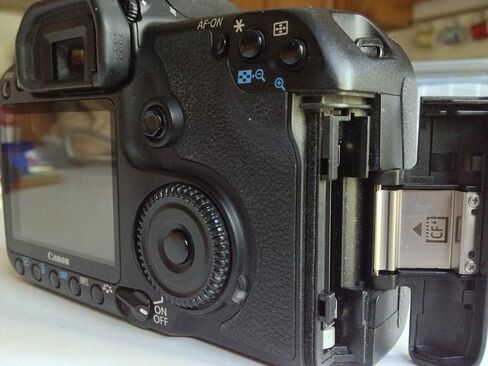 Canon EOS 40D 10.1MP Digital SLR Camera (Body Only) (Renewed) in Saudi Arabia