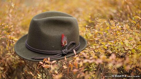 عدسة الكاميرا الرئيسية الثابتة Sony FE مقاس 85 مم F/1.8 (SEL85F18) مع ملحقات متقدمة وحزمة سفر | عدسة سوني 85 ملم in Kuwait