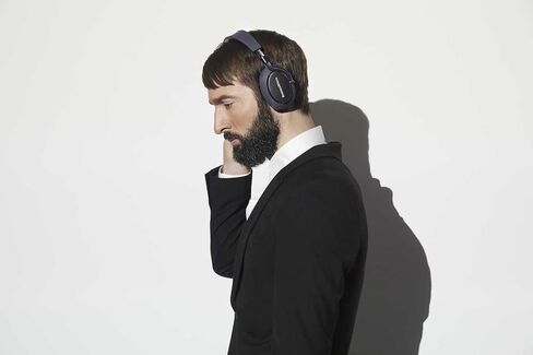 سماعات الرأس Bowers & Wilkins Px7 S2 فوق الأذن (موديل 2022) - إلغاء الضوضاء المتقدم الجديد كليًا، تعمل مع تطبيق موسيقى B&W Android/iOS، نحيفة وخفيفة الوزن، تشغيل لمدة 7 ساعات بشحن سريع لمدة 15 دقيقة، أزرق in Kuwait