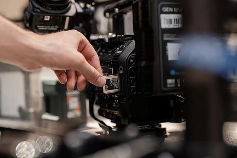 SanDisk 640GB PRO-Cinema CFexpress Type B - Up to 1700MB/s Read Speeds, 8K Video Capture, CFexpress Type B Card - SDCFEC-640G-GN4NN in Kuwait