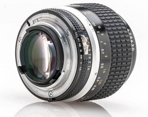 Nikon 35mm f/1.4 Nikkor AI-S Manual Focus Lens for Nikon Digital SLR Cameras in Kuwait