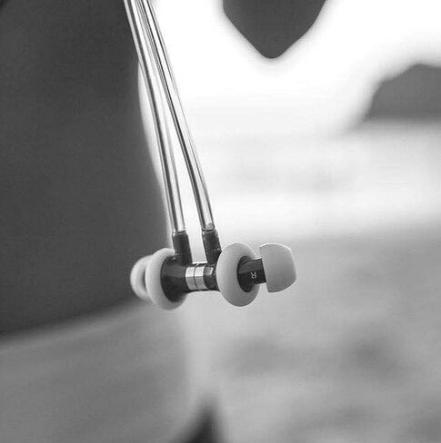 سماعات Aircom A3 Active Air Tube - سماعات أذن رياضية سلكية مقاومة للإشعاع مع تقنية تدفق الهواء للصوت للحصول على صوت ممتاز وحماية EMF - أصفر in Kuwait