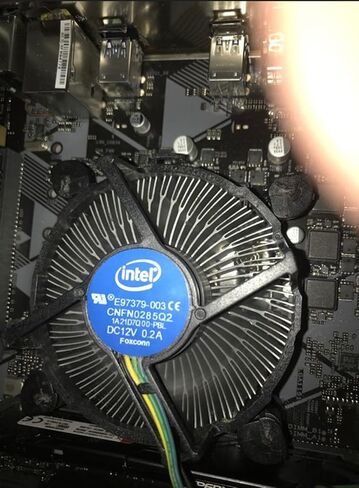Intel E97379-003 Core i3/i5/i7 Socket 1150/1155/1156 4-Pin Connector CPU Cooler with Aluminum Heatsink and 3.5-Inch Fan for Desktop PC Computer in Saudi Arabia